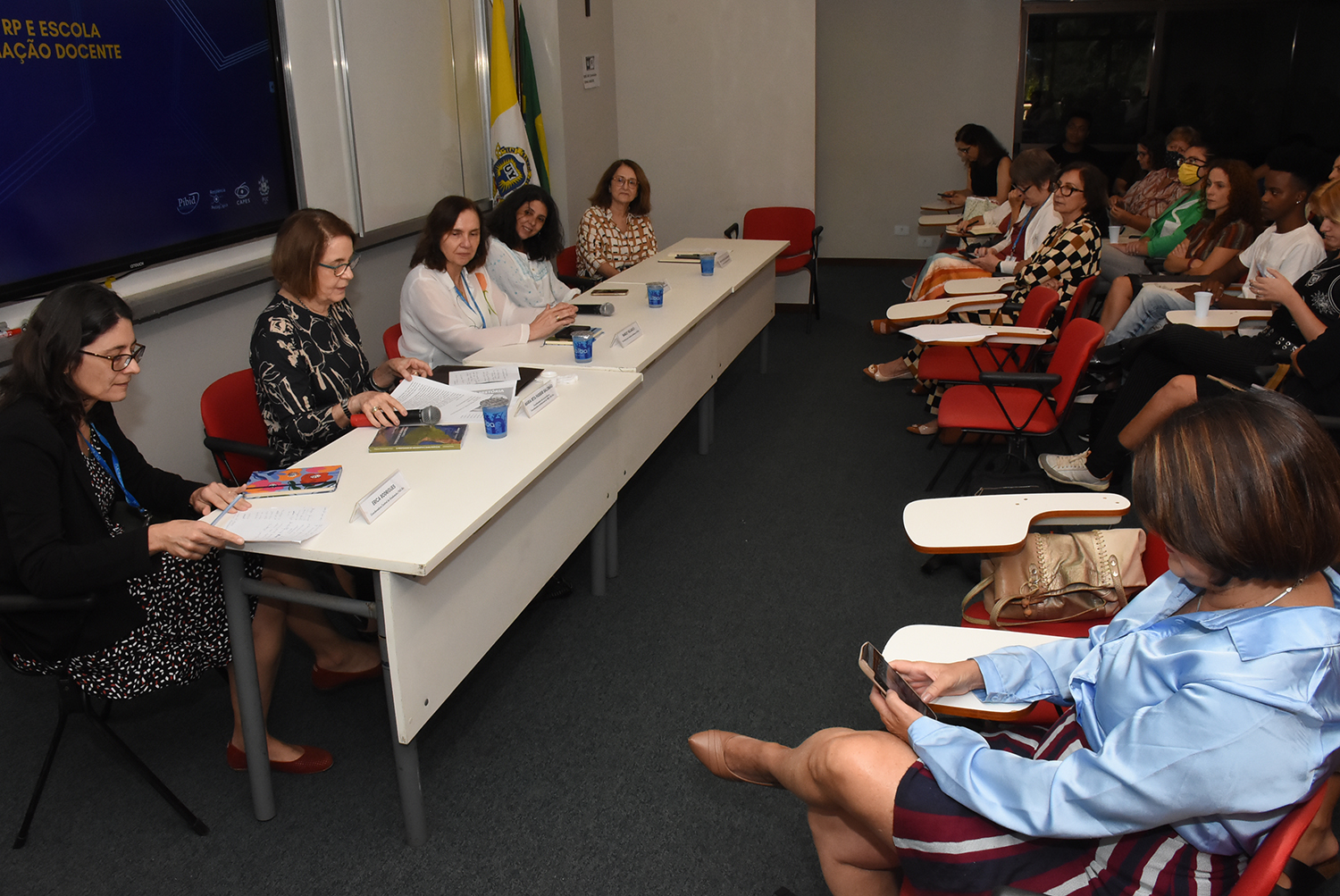 Foto da mesa de abertura