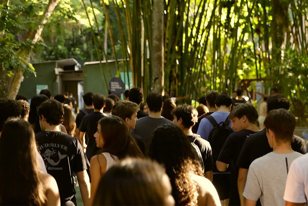 Imagem de alunos no Campus da PUC-Rio