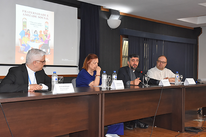 Foto de  Pe. Arnaldo Rodrigues, Profa. Marina Moreira, Pe. Anderson Antonio Pedroso e Pe. Jean Paul Hansen