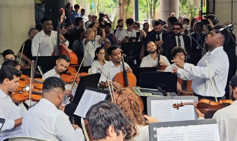 Foto de Dom Orani junto ao reitor e vice-reitores
